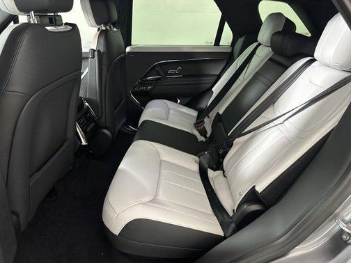2025 Land Rover Range Rover Sport SE