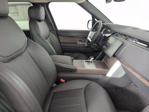 2025 Land Rover Range Rover P550e SE