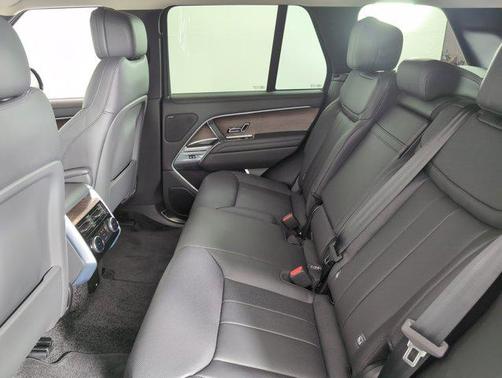 2025 Land Rover Range Rover P550e SE