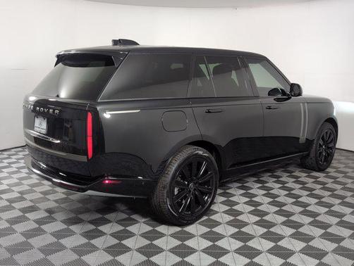 2025 Land Rover Range Rover P550e SE