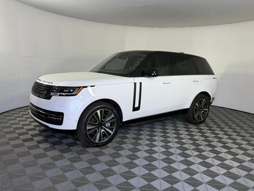 Ostuni Pearl White Premium Metallic 2026 Land Rover Range Rover P550e SE