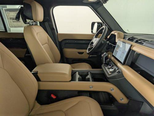 2025 Land Rover Defender 110 P300