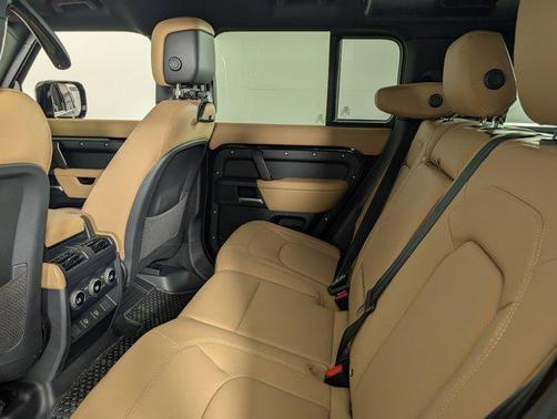 2025 Land Rover Defender 110 P300