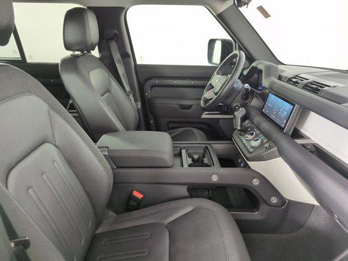 2021 Land Rover Defender 110 SE