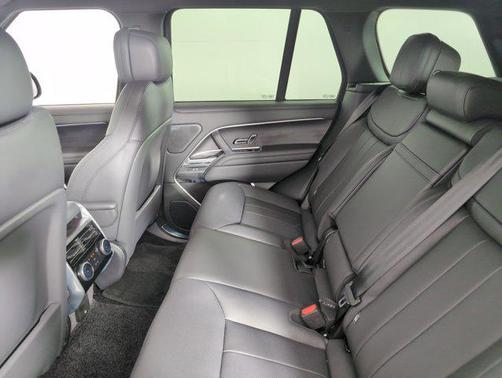2025 Land Rover Range Rover P530 SE