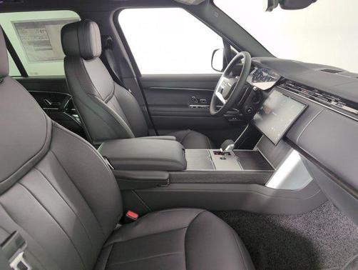 2025 Land Rover Range Rover P530 SE