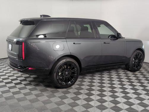 2025 Land Rover Range Rover P530 SE