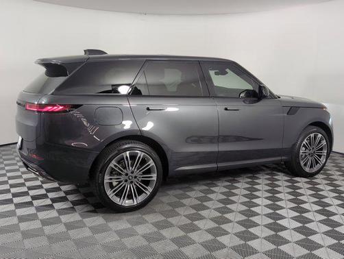2025 Land Rover Range Rover Sport SE