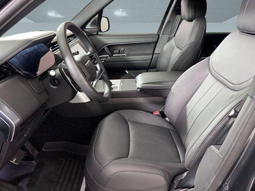 2025 Land Rover Range Rover P400 SE 7 Seat