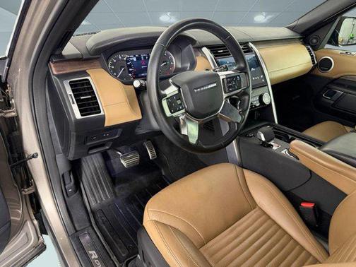 Lantau Bronze Metallic 2023 Land Rover Discovery P300 S R-Dynamic