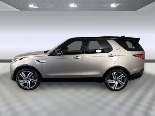 Lantau Bronze Metallic 2023 Land Rover Discovery P300 S R-Dynamic