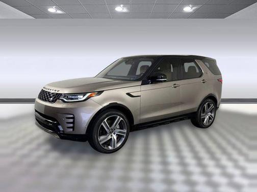 Lantau Bronze Metallic 2023 Land Rover Discovery P300 S R-Dynamic