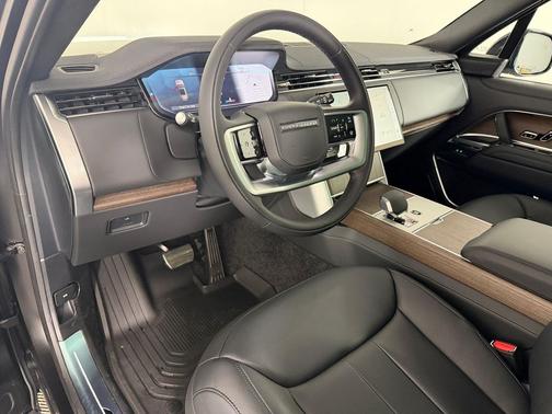 Obsidian Black SV Bespoke Ultra Metallic Satin 2026 Land Rover Range Rover P530 SE 7 Seat