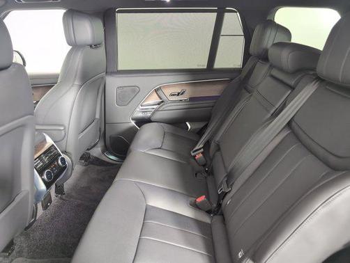 2025 Land Rover Range Rover P400 SE 7 Seat