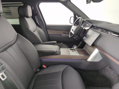 2025 Land Rover Range Rover P400 SE 7 Seat