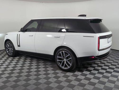 2025 Land Rover Range Rover P400 SE 7 Seat