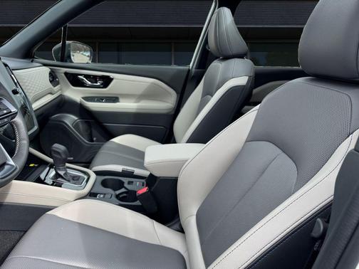 Crystal White Pearl 2025 Subaru Forester Limited