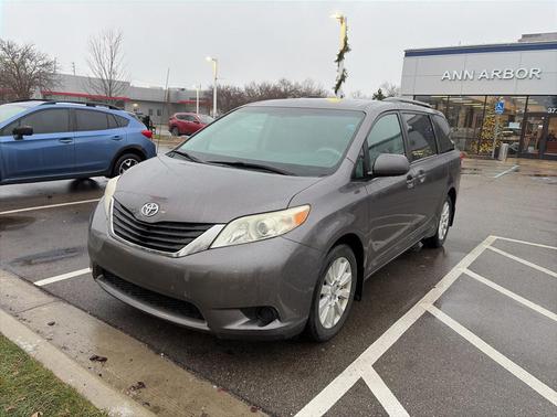 2012 Toyota Sienna LE