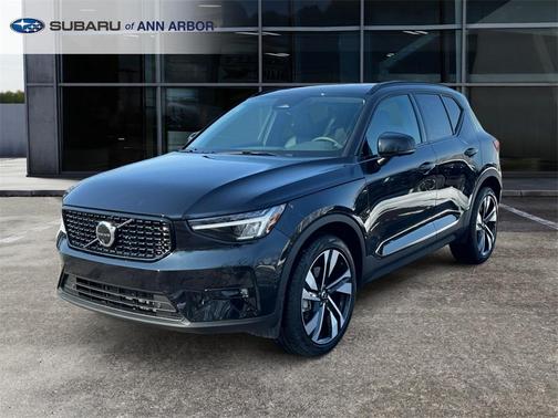 2025 Volvo XC40 B5 Plus Dark Theme