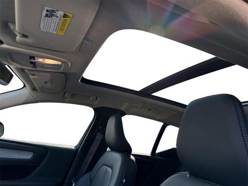 2025 Volvo XC40 B5 Plus Dark Theme