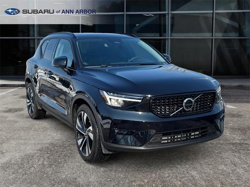 2025 Volvo XC40 B5 Plus Dark Theme
