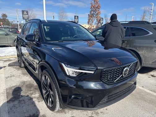 2025 Volvo XC40 B5 Plus Dark Theme