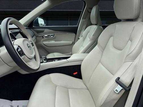 2023 Volvo XC90 Recharge Plug-In Hybrid T8 Plus Bright Theme 7-Seater