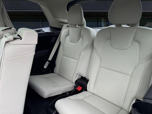 2023 Volvo XC90 Recharge Plug-In Hybrid T8 Plus Bright Theme 7-Seater