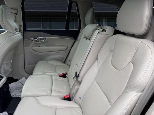 2023 Volvo XC90 Recharge Plug-In Hybrid T8 Plus Bright Theme 7-Seater