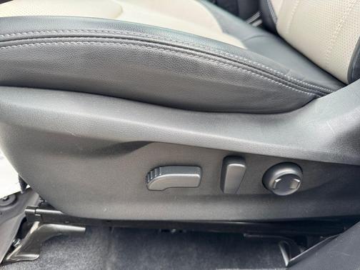 Crystal White Pearl 2024 Subaru Forester Limited