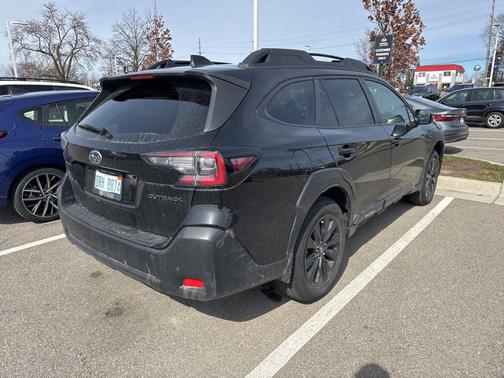 Crystal Black Silica 2024 Subaru Outback Onyx Edition