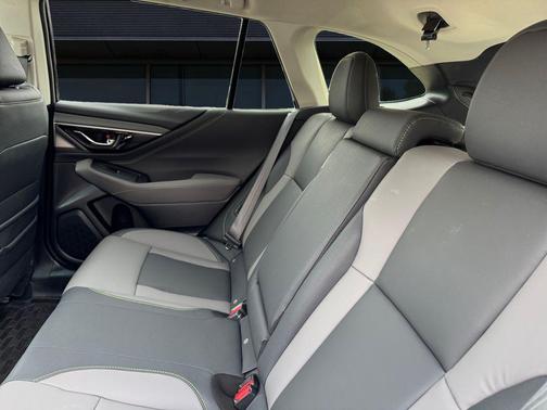 Crystal Black Silica 2024 Subaru Outback Onyx Edition