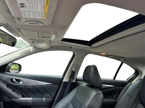 2015 INFINITI Q50 Base