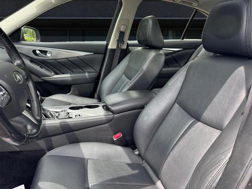 2015 INFINITI Q50 Base