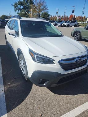 Crystal White Pearl 2022 Subaru Outback Premium