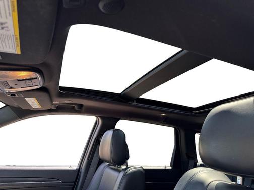 Diamond Black Crystal Pearlcoat 2019 Jeep Grand Cherokee Limited