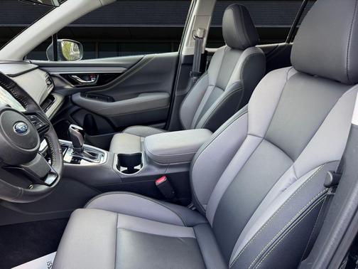 Crystal Black Silica 2024 Subaru Outback Onyx Edition