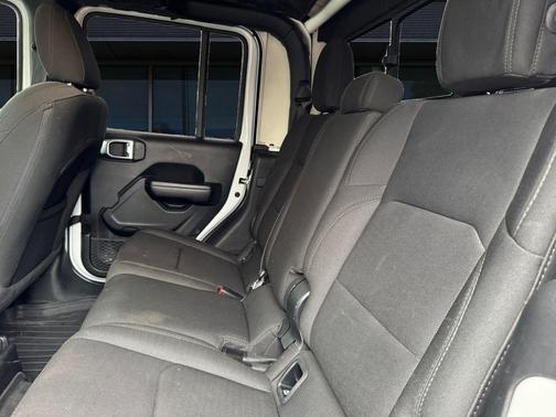 Bright White Clearcoat 2020 Jeep Gladiator Sport S