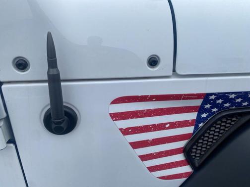 Bright White Clearcoat 2020 Jeep Gladiator Sport S