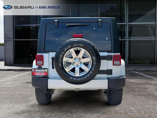 Bright White Clearcoat 2015 Jeep Wrangler Unlimited Sahara