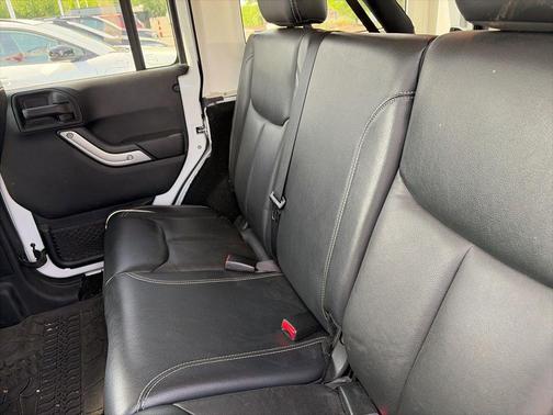 Bright White Clearcoat 2015 Jeep Wrangler Unlimited Sahara