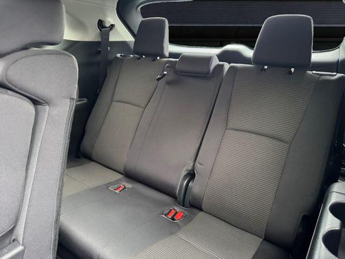 Magnetic Gray Metallic 2022 Toyota Highlander LE