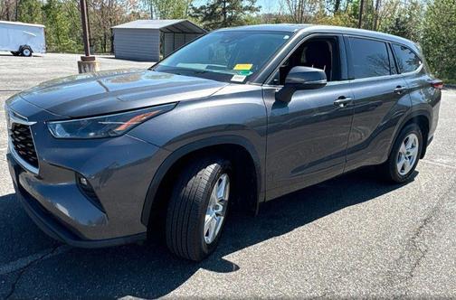 Magnetic Gray Metallic 2022 Toyota Highlander LE