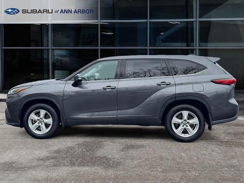 Magnetic Gray Metallic 2022 Toyota Highlander LE