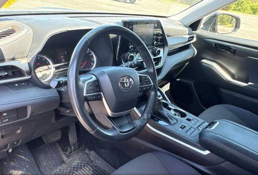 Magnetic Gray Metallic 2022 Toyota Highlander LE