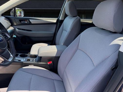 Abyss Blue Pearl 2019 Subaru Outback 2.5i Premium