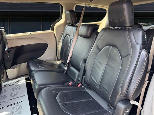 Granite Crystal Metallic Clearcoat 2018 Chrysler Pacifica Touring-L Plus