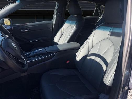 2019 Toyota Avalon Hybrid XLE Plus