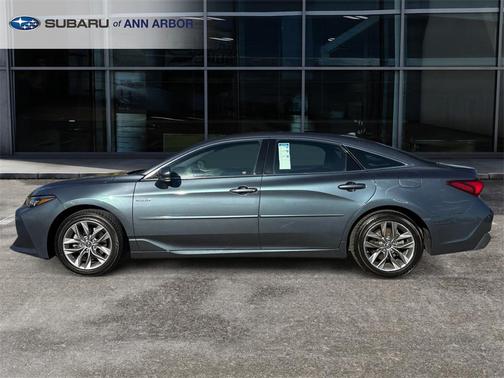 2019 Toyota Avalon Hybrid XLE Plus