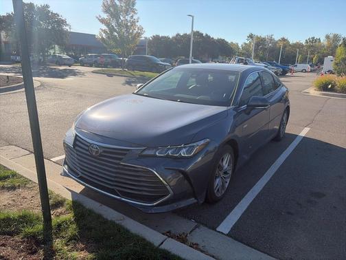 2019 Toyota Avalon Hybrid XLE Plus